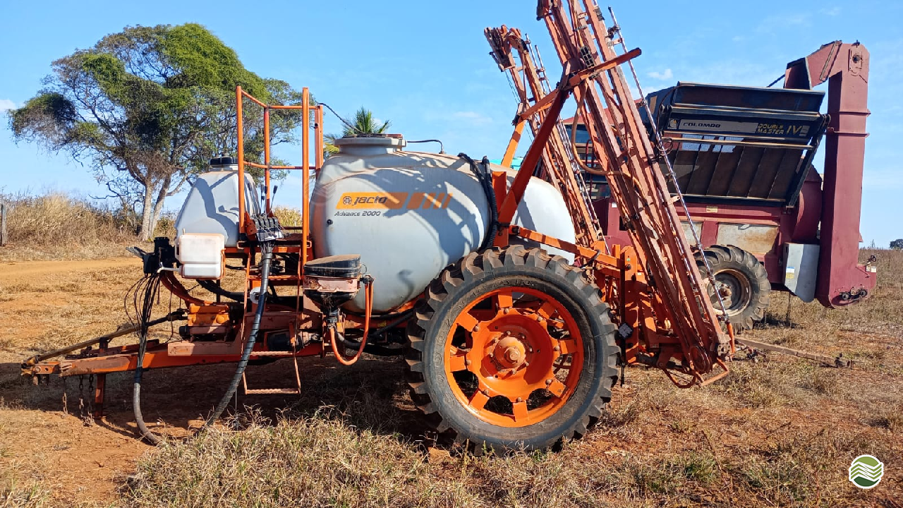 PULVERIZADOR JACTO ADVANCE 2000 AM18 Arrasto Marcão Tratores UBERABA MINAS GERAIS MG